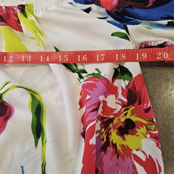 Off the shoulder, bright floral top.  Flat friendly! - Picture 5 of 6